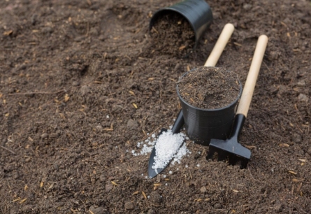 Application of chelating agents in soil remediation