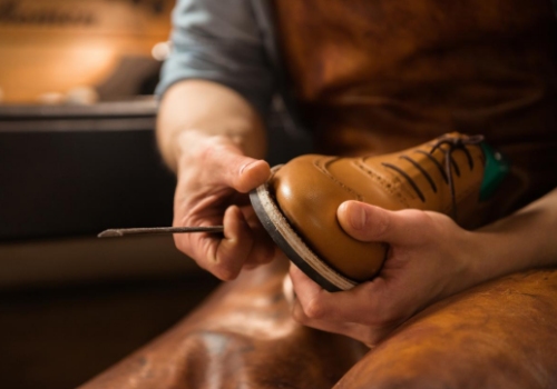 Select the Best Bonding Glue for Leather and Textile Applications