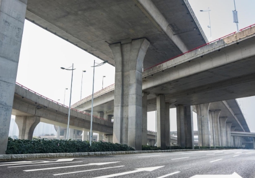 Application of air-entraining agents in urban bridge construction