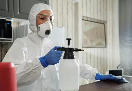 What is the difference between formaldehyde and glutaraldehyde?