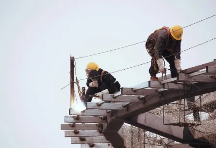 Why Does Concrete Crack? Material Causes and Additive-Based Solutions